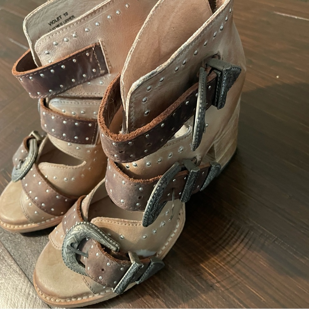 Freebird Violet Sandals